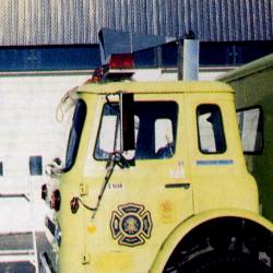 Firetruck with directional horn on roof flasher bar
